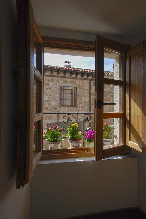 Hostal-Bar Restaurante "La Fuente" Rabé de las Calzadas Zewnętrze zdjęcie
